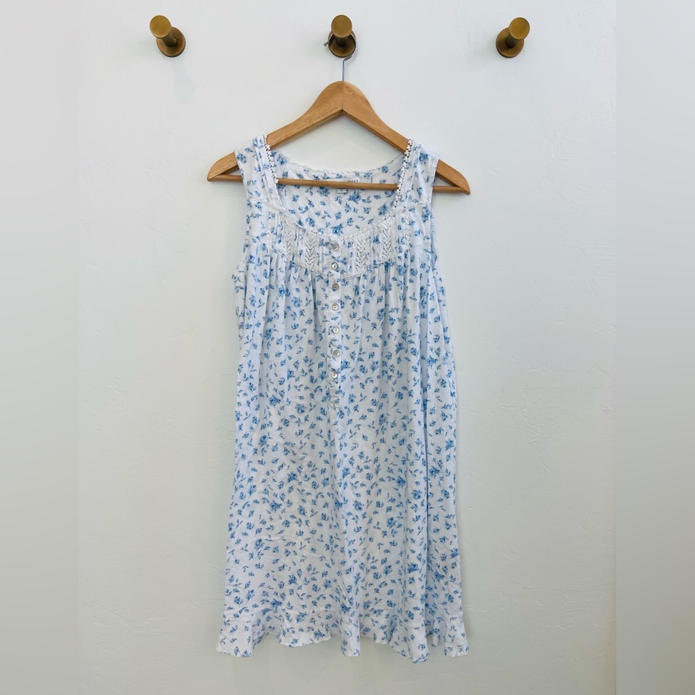 EILEEN WEST NIGHT GOWN SIZE SMALL